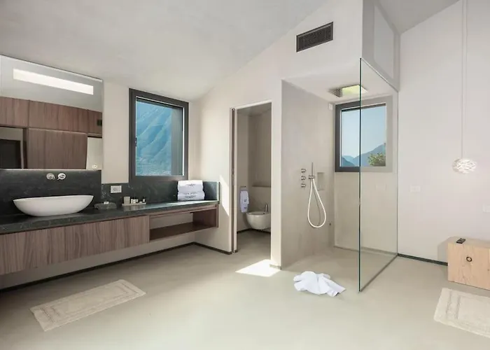 Molli Di Βίλα Sala Comacina